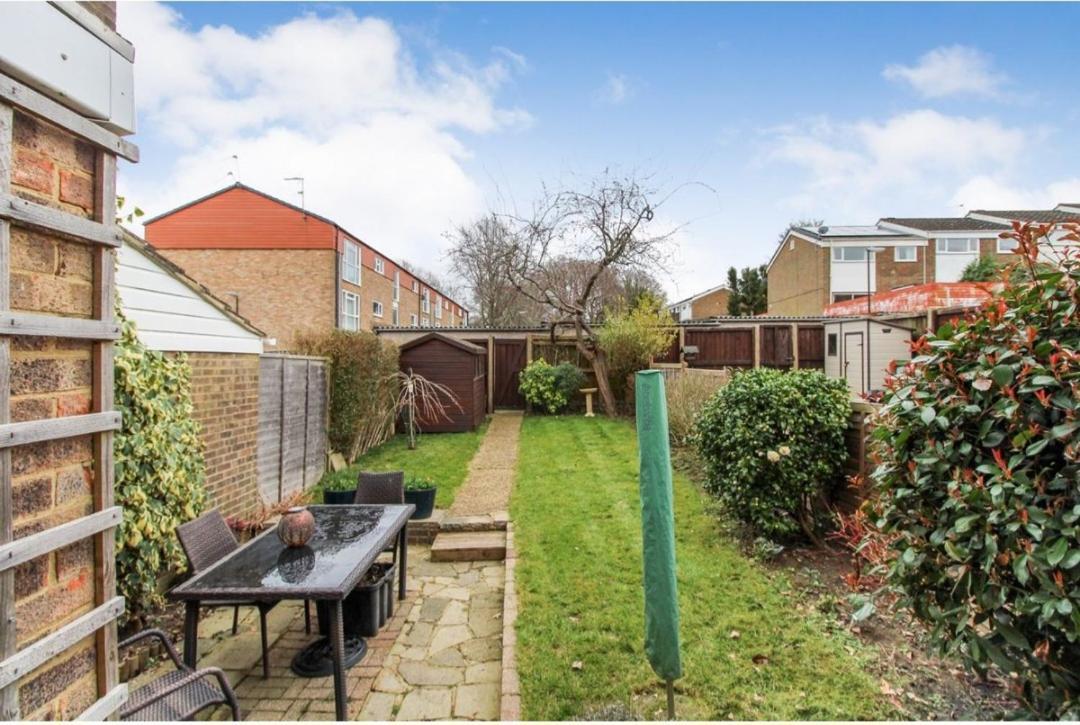 Double Room In Crawley,Gatwick,West Sussex Ifield Экстерьер фото