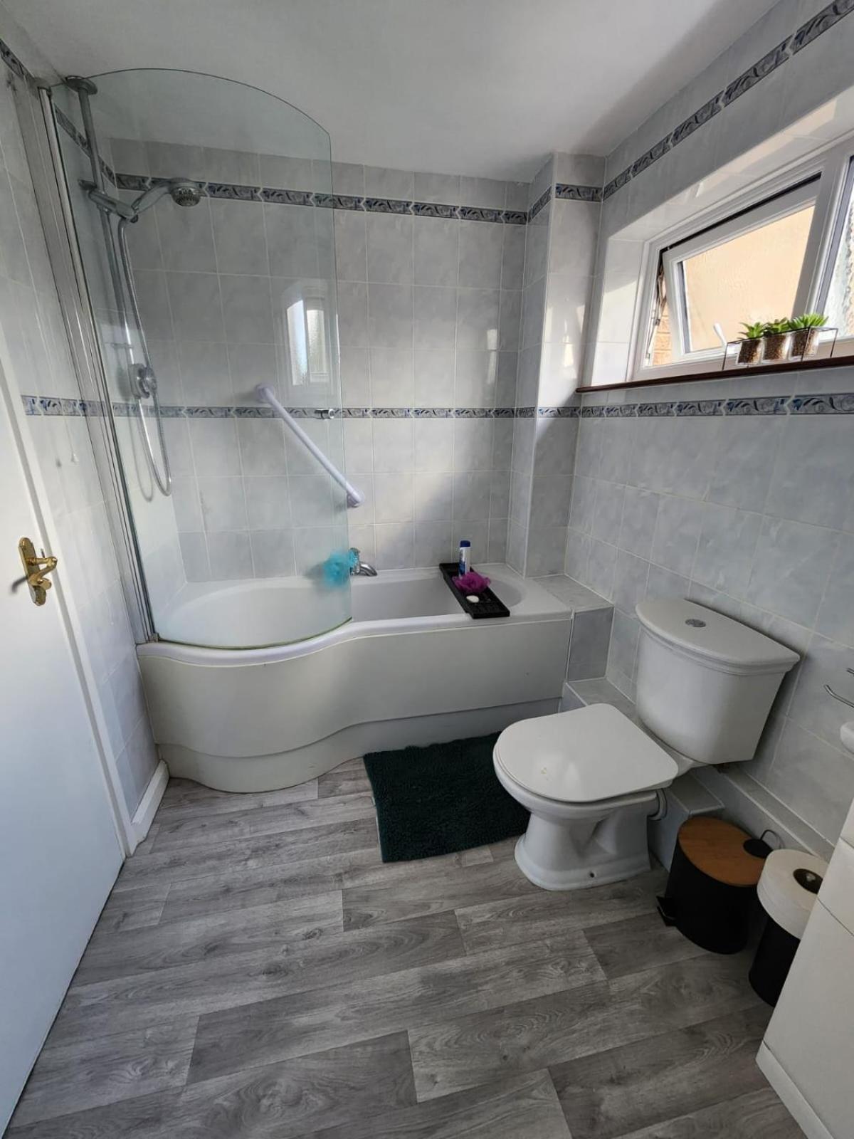 Double Room In Crawley,Gatwick,West Sussex Ifield Экстерьер фото