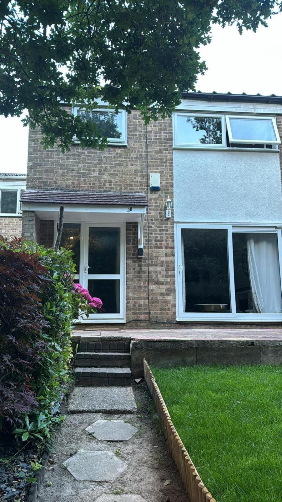 Double Room In Crawley,Gatwick,West Sussex Ifield Экстерьер фото